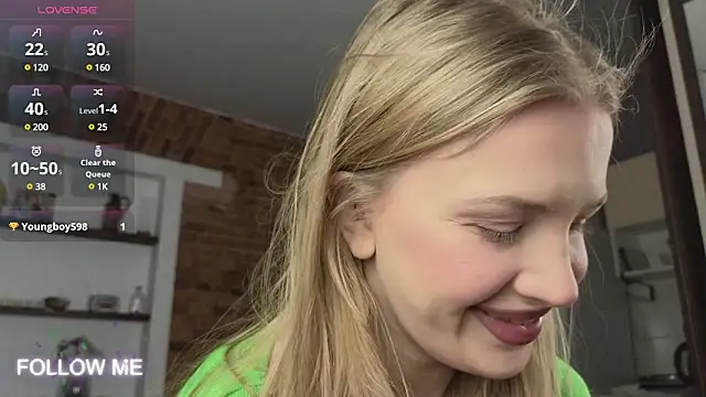 Snapshot of _TiffanyCo_ chatting on January 31, 6:35 am  TiffanyCo  online show from January 31, 6:35 am