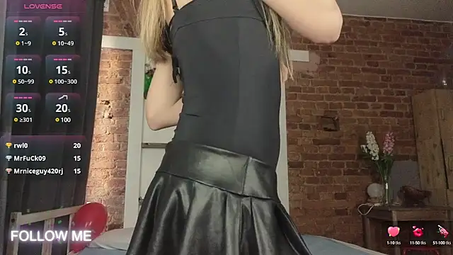 Snapshot of _TiffanyCo_ chatting on February 4, 9:17 am  TiffanyCo  online show from February 4, 9:17 am