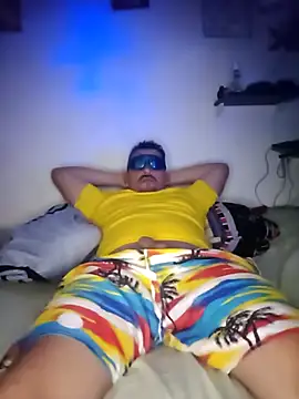 Snapshot of Zeus0403 chatting on December 20, 10:06 pm Zeus0403 online show from December 20, 10:06 pm