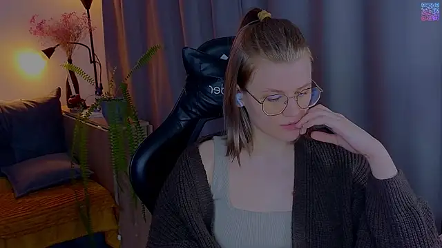 Snapshot of _JessieVibes chatting on April 25, 1:52 pm JessieVibes online show from April 25, 1:52 pm