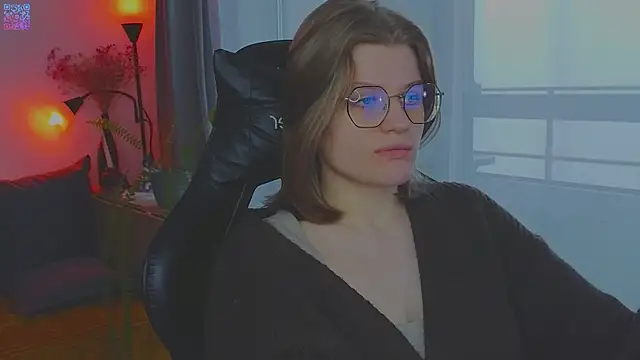 Snapshot of _JessieVibes chatting on April 26, 1:20 pm JessieVibes online show from April 26, 1:20 pm