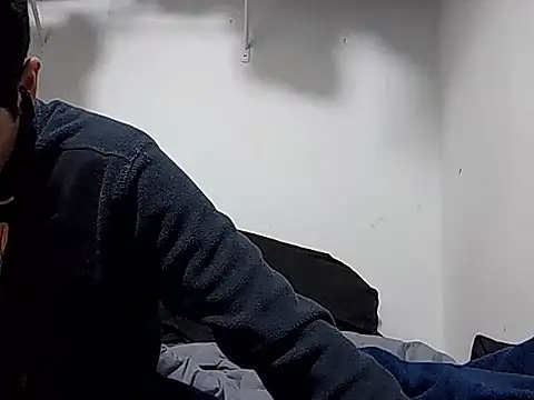 Snapshot of PerroDemonioHot chatting on January 15, 1:43 am PerroDemonioHot online show from January 15, 1:43 am