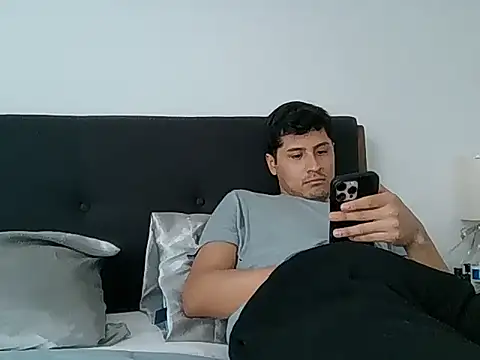 Snapshot of PerroDemonioHot chatting on February 25, 10:08 pm PerroDemonioHot online show from February 25, 10:08 pm