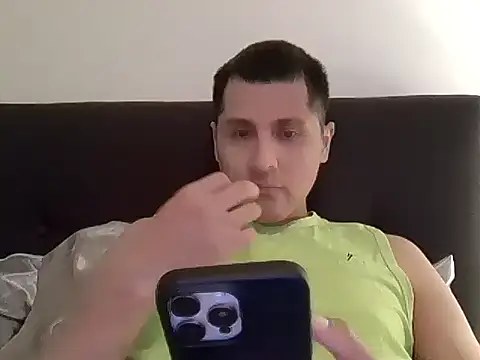 Snapshot of PerroDemonioHot chatting on April 6, 1:03 am PerroDemonioHot online show from April 6, 1:03 am