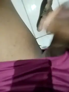 Snapshot of glauber21cmmm chatting on January 25, 12:06 am glauber21cmmm online show from January 25, 12:06 am