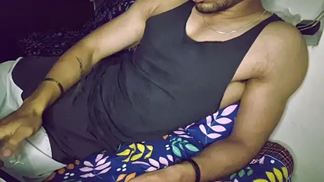 Snapshot of hot_hunk_boy chatting on November 16, 7:52 pm hot hunk boy online show from November 16, 7:52 pm