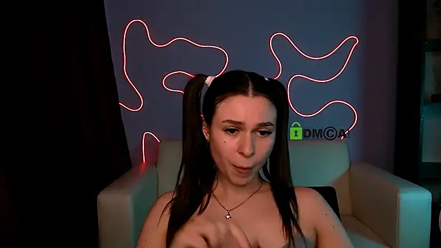 flora ri online show from April 22, 4:30 pm