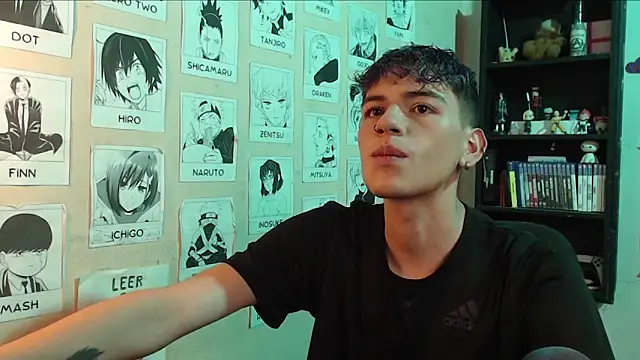 Snapshot of Mickey_Magic chatting on January 31, 11:24 pm Mickey Magic online show from January 31, 11:24 pm