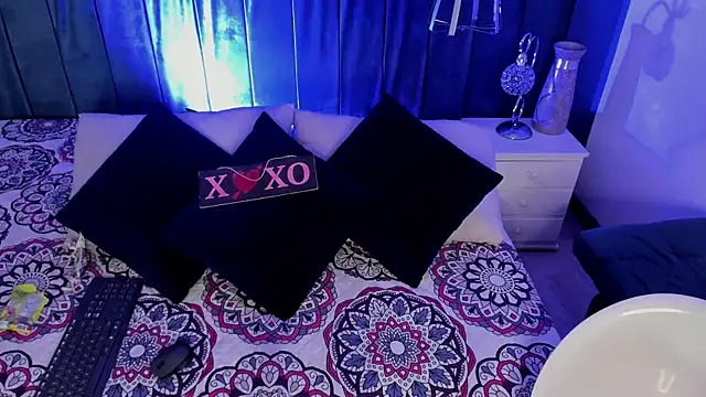Snapshot of JeanneSabatier chatting on February 12, 7:45 pm JeanneSabatier online show from February 12, 7:45 pm