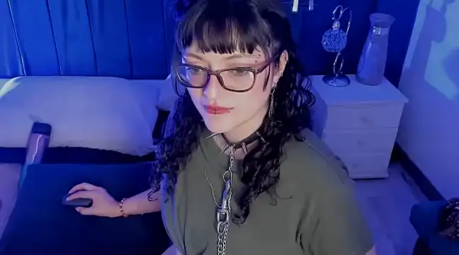 Snapshot of JeanneSabatier chatting on March 6, 10:47 pm JeanneSabatier online show from March 6, 10:47 pm