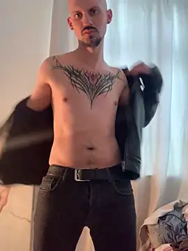 AssHunter4k online show from February 18, 12:39 pm