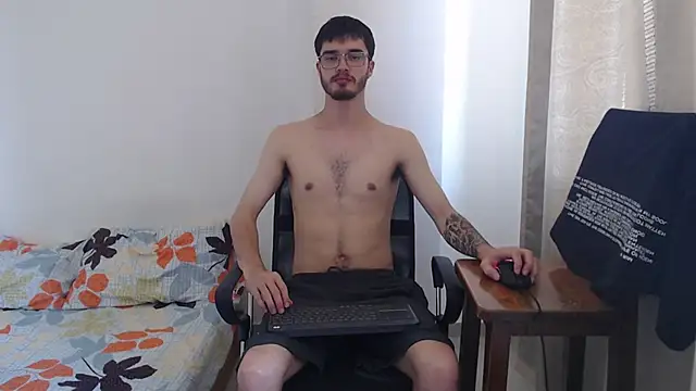 Aleex Miller online show from November 3, 4:30 pm