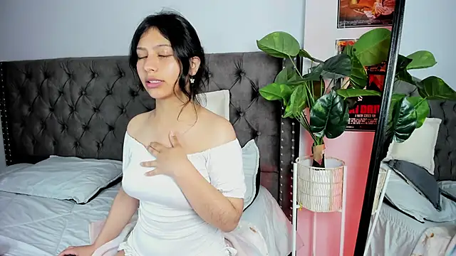 Savannah Cameron online show from February 26, 6:32 pm