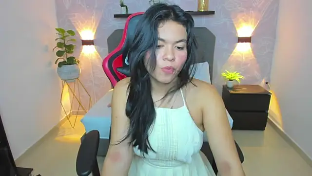 Snapshot of adarna13_ chatting on February 18, 2:16 am adarna13  online show from February 18, 2:16 am