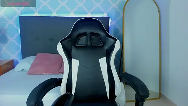 Snapshot of adarna13_ chatting on September 15, 7:36 pm adarna13  online show from September 15, 7:36 pm