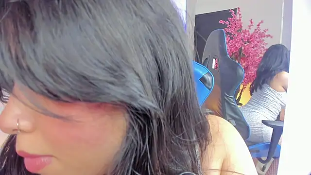 Snapshot of adarna13_ chatting on October 6, 7:22 pm adarna13  online show from October 6, 7:22 pm