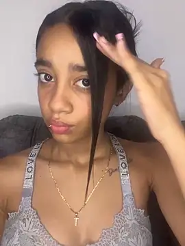 Zoe Sweett18 online show from February 19, 3:30 pm