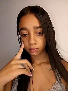 Zoe Sweett18 online show from April 18, 6:45 pm