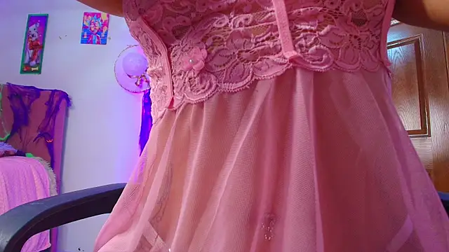 Snapshot of MiaFlamesxxx chatting on October 16, 12:00 am MiaFlamesxxx online show from October 16, 12:00 am