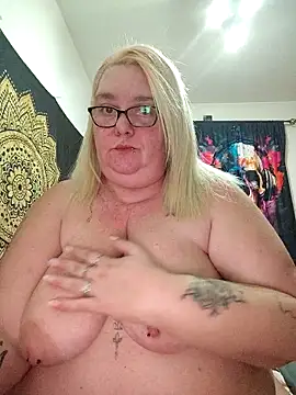 diosacurvy1984 online show from April 2, 10:40 pm