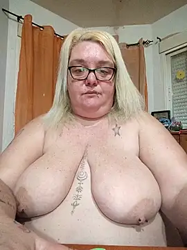 diosacurvy1984 online show from April 10, 7:24 am