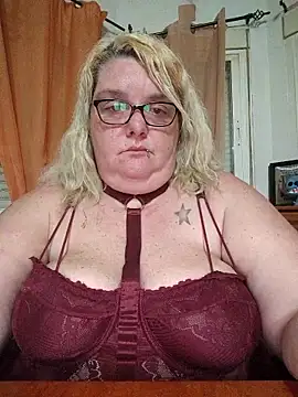 diosacurvy1984 online show from April 21, 7:36 am