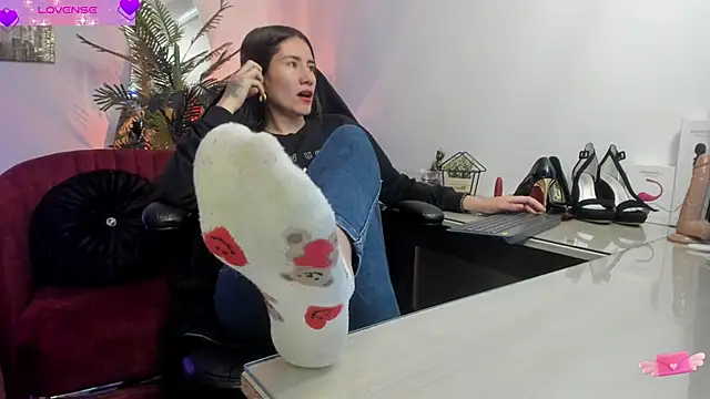 Snapshot of VioletParkker chatting on February 18, 2:38 pm VioletParkker online show from February 18, 2:38 pm