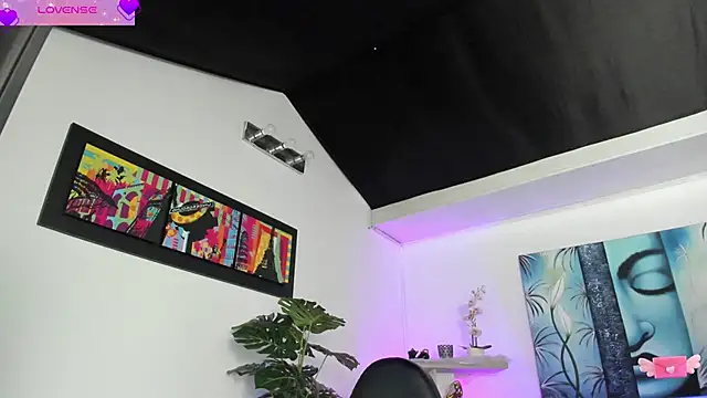 Snapshot of VioletParkker chatting on February 25, 12:45 pm VioletParkker online show from February 25, 12:45 pm