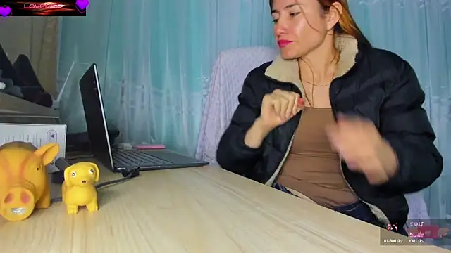 Snapshot of VioletParkker chatting on October 17, 12:01 am VioletParkker online show from October 17, 12:01 am