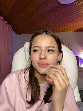 Snapshot of Sofia18_pinkk chatting on February 23, 1:24 am Sofia18 pinkk online show from February 23, 1:24 am