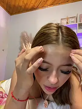 Snapshot of Sofia18_pinkk chatting on March 21, 3:33 am Sofia18 pinkk online show from March 21, 3:33 am
