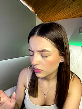 Snapshot of Sofia18_pinkk chatting on October 12, 7:13 pm Sofia18 pinkk online show from October 12, 7:13 pm