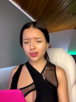 Sofia18 pinkk online show from December 3, 6:39 pm