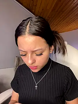 Sofia18 pinkk online show from December 17, 11:11 pm