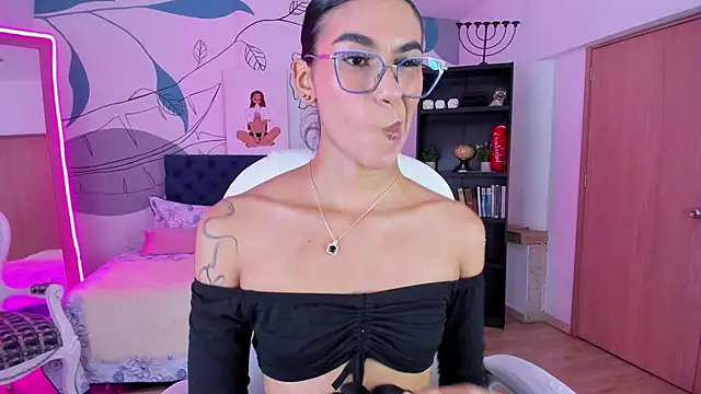 Dana Paula online show from March 27, 1:44 pm