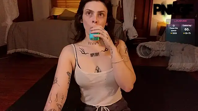 Snapshot of bunnierotten chatting on February 12, 2:03 am bunnierotten online show from February 12, 2:03 am