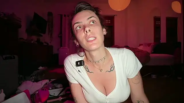 bunnierotten online show from March 3, 4:40 am