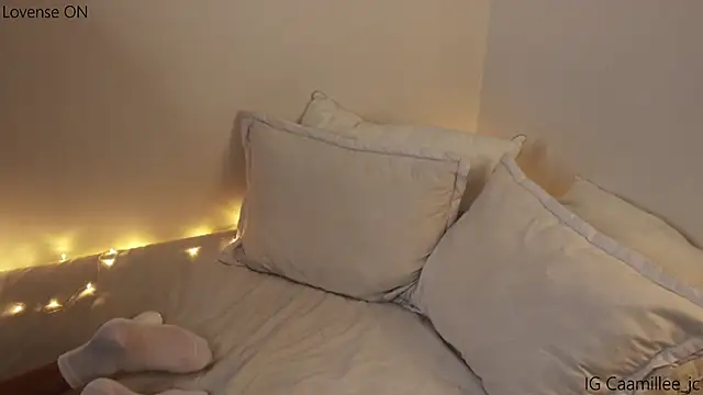 Snapshot of caamillee_ chatting on March 19, 10:53 pm caamillee online show from March 19, 10:53 pm