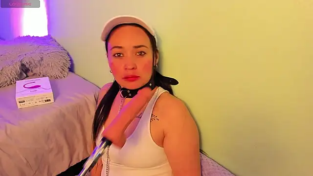 Snapshot of Rosie_jhons chatting on February 13, 4:00 am Rosie jhons online show from February 13, 4:00 am
