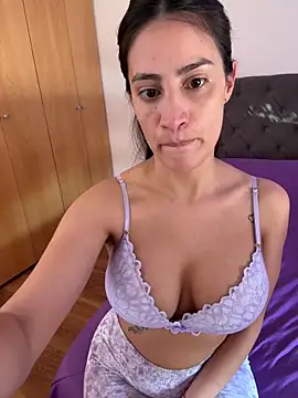 Snapshot of Putitatease chatting on October 4, 3:21 pm Putitatease online show from October 4, 3:21 pm