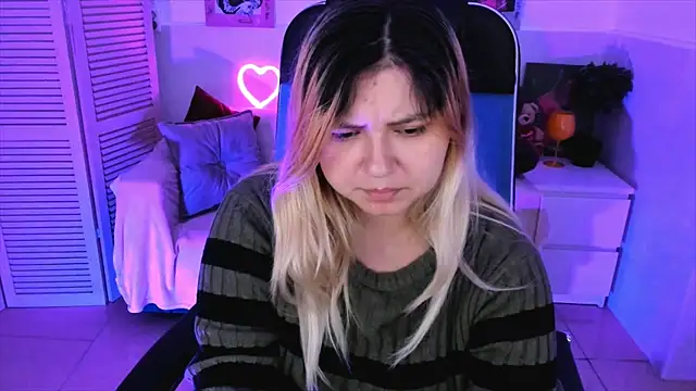 DiaAngell online show from October 21, 7:47 pm