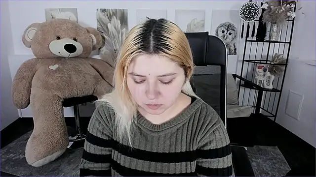 DiaAngell online show from January 15, 1:32 am