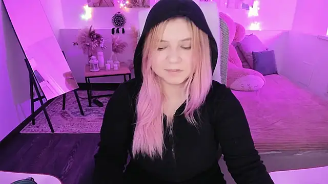 DiaAngell online show from March 8, 9:07 pm