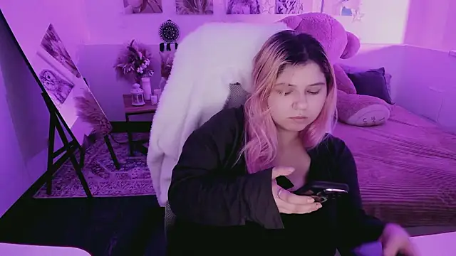 DiaAngell online show from March 14, 7:41 pm