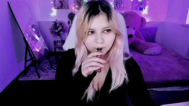 DiaAngell online show from April 11, 7:29 pm