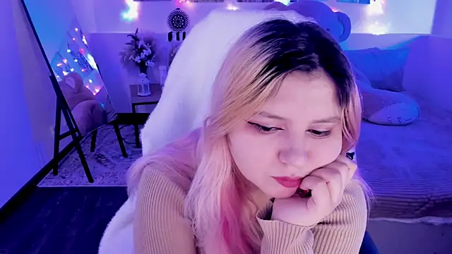 DiaAngell online show from April 12, 8:03 pm