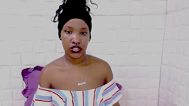 EroticSexyPrada online show from April 22, 5:58 pm