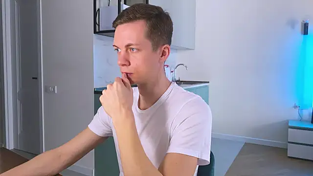 max shy online show from March 10, 12:48 pm