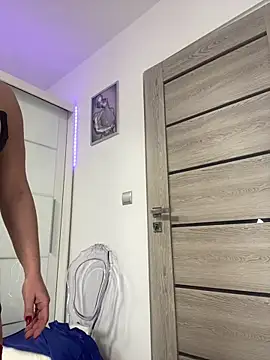 Snapshot of HotLivv69 chatting on November 6, 11:37 pm HotLivv69 online show from November 6, 11:37 pm