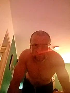 Snapshot of bobbuilder77pl chatting on February 15, 7:17 pm bobbuilder77pl online show from February 15, 7:17 pm